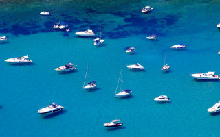 Boats floating ocean lagoon aerial - the water near each other free wallpaper