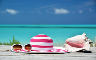 Hat sunglasses shell ocean beach - summer vibrancy free wallpaper