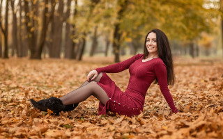 Woman red dress leaves park - a few leaf free wallpaper