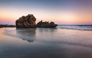 Rock formation beach sunset reflection - the rock free wallpaper