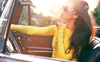 Woman yellow shirt sunglasses car 3 - eleanor best free wallpaper