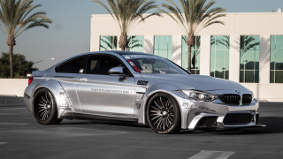 Silver car parking lot palm - the background and a building free wallpaper