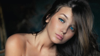 Blue eyes woman blowing hair - the wind free wallpaper