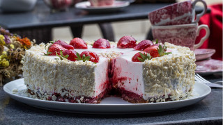 Strawberry cake plate coffee rococo - a cake free wallpaper