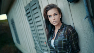 Woman checkered shirt blue eyes - a woman leaning against a wall free wallpaper