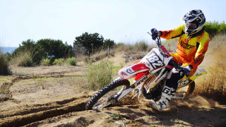 Dirt bike rider field grass - round free wallpaper