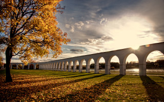 White bridge arch autumn lake - free autumn wallpaper