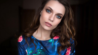 Woman blueeyes flowereddress portrait jewelry - dress free wallpaper