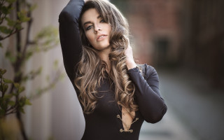 Woman longhair blackbodysuit posing portrait - a black bodysuit free wallpaper