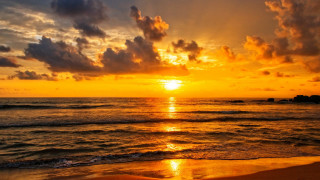 Sunset ocean clouds waves beach 2 - a sunset over the ocean free wallpaper for desktop