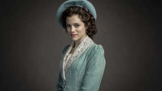 Woman blue dress hat portrait - a blue dress and hat free wallpaper