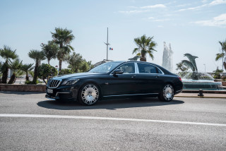 Black car fountain palm trees 2 - a fountain free wallpaper