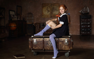 Girl suitcase bow striped socks - a suitcase free wallpaper