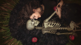 Gothic fantasy woman skeleton apple - dark fantasy art free wallpaper for desktop