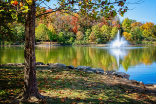Pond fountain autumn leaves impressionist - a pond free wallpaper
