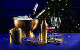 Christmas night stilllife wine glass - a christmas tree in the background free wallpaper
