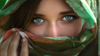 Blue eyes green scarf closeup - her face free wallpaper for desktop