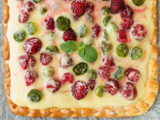 Raspberry cream pastry leaf pastel - neofauvism free wallpaper