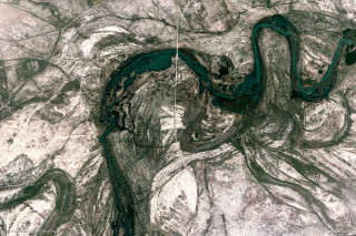 River rocky green snake black - a green snake free wallpaper