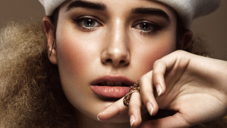 Woman ring hat pose photorealistic - a ring free wallpaper