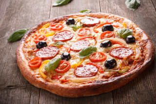 Pizza pepperoni olives peppers wooden - el greco free wallpaper