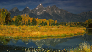 Mountain lake forest autumn sunset 4 - a lake in the foreground and a forest in the background free wallpaper