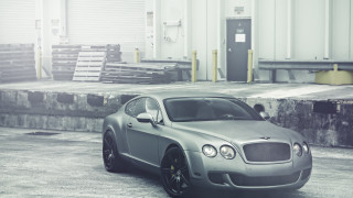Silver car building loading dock - a silver car free wallpaper