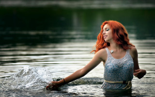 Red hair woman water holding 2 - the side of her body free wallpaper
