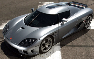 Silver sports car parking lot 9 - symmetrical feature free wallpaper