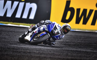 Motorcycle leaning race track helmet - motion blur free wallpaper