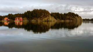 Small house island lake ecological - a small house free wallpaper