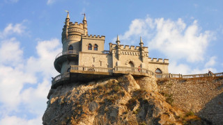 Castle cliff balcony neo gothic - a cliff free wallpaper