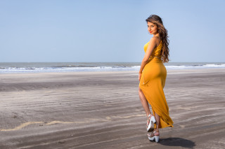 Woman yellow dress beach horizon - her shoe free wallpaper