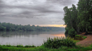 Lake shore trees cloudy sky - river free wallpaper for desktop