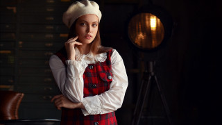 Woman red white dress hat - a white hat free wallpaper