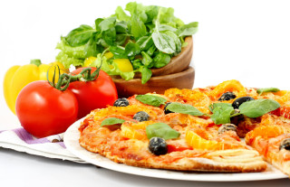Pizza tomatoes olives spinach salad - a plate next free wallpaper