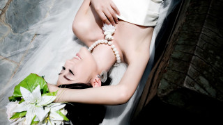 Wedding dress woman bed flower - chen lin free wallpaper