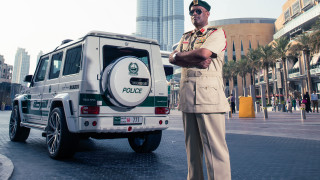 Police man city street skyscraper - ahmed yacoubi free wallpaper