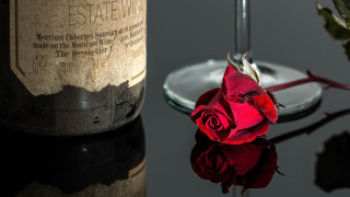 Black rose wine stilllife flower - a wine glass free wallpaper