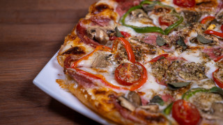 Pizza tomatoes mushrooms autumn leaves - el greco free wallpaper