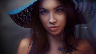 Blue hat blue dress portrait - a blue hat free wallpaper