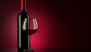 Wine bottle glass table red - a bottle of wine and a glass of wine free wallpaper