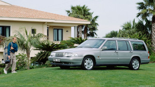 Man passing car house palm - past free wallpaper