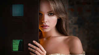 Woman door open serious blue - a door open free wallpaper