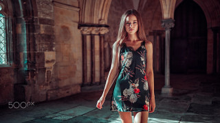 Woman dress arches floral print - romanesque free wallpaper