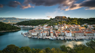 City hill castle bridge panorama - a bridge in the middle free wallpaper