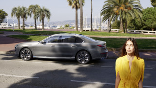 Woman yellow dress silver car - antoni pitxot free wallpaper