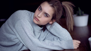 Woman pony tail portrait bettina - piercing eye free wallpaper