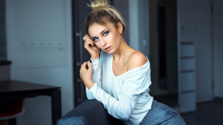 Messy topknot woman chair phone - messy free wallpaper