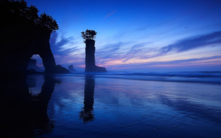 Tall tower beach ocean sunset - free sunset wallpaper